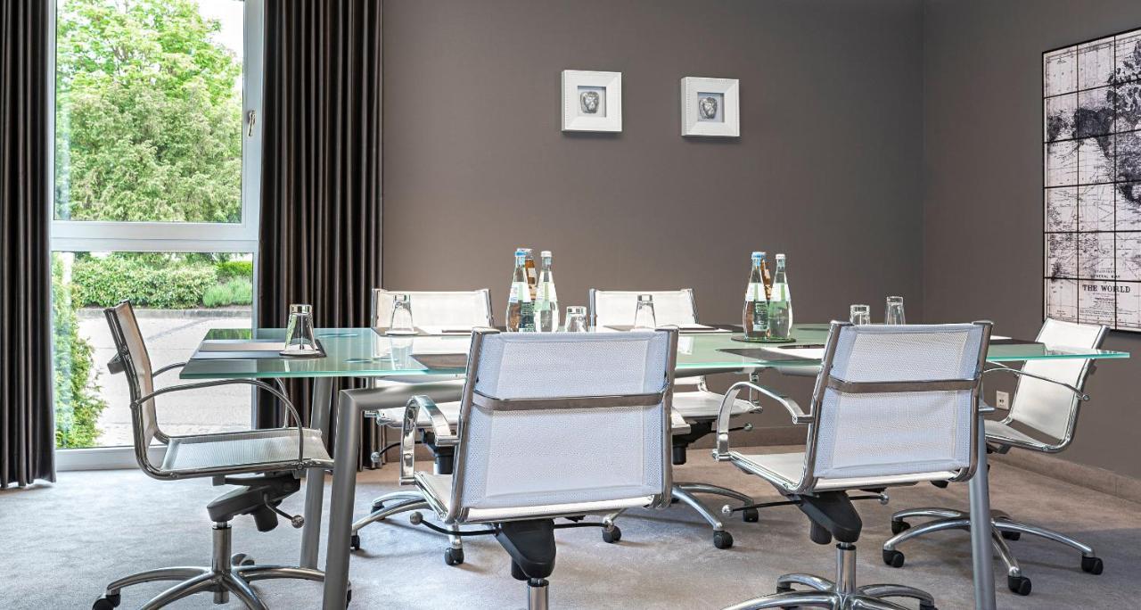 Victor'S Residenz-Hotel Schloss Berg Nennig Bagian luar foto Meeting room