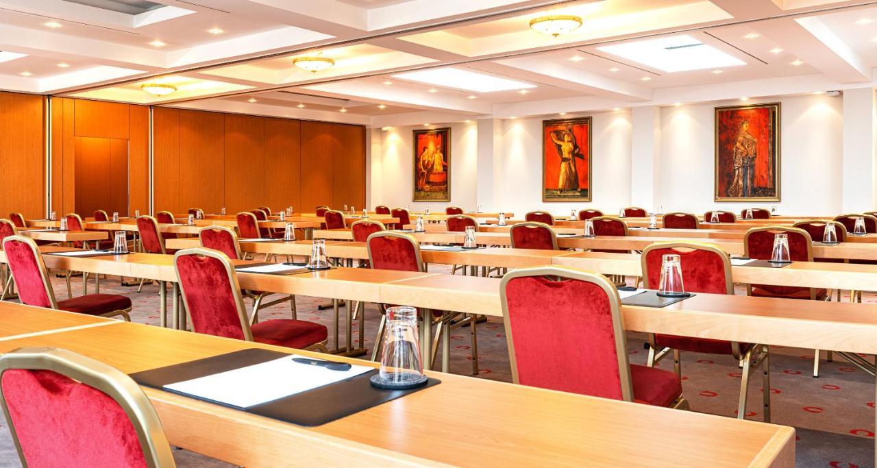 Victor'S Residenz-Hotel Schloss Berg Nennig Bagian luar foto Meeting room