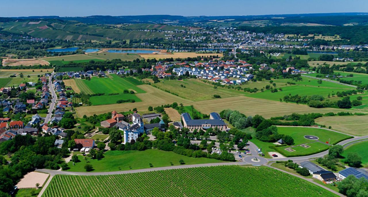 Victor'S Residenz-Hotel Schloss Berg Nennig Bagian luar foto Aerial view