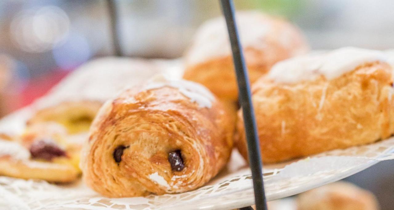 Victor'S Residenz-Hotel Schloss Berg Nennig Bagian luar foto Pain au chocolat