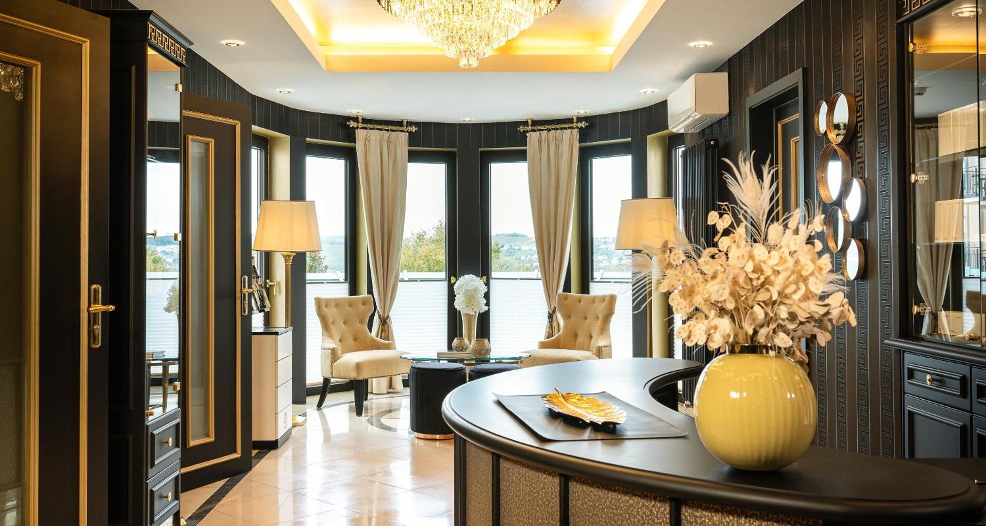 Victor'S Residenz-Hotel Schloss Berg Nennig Bagian luar foto The lobby of the hotel