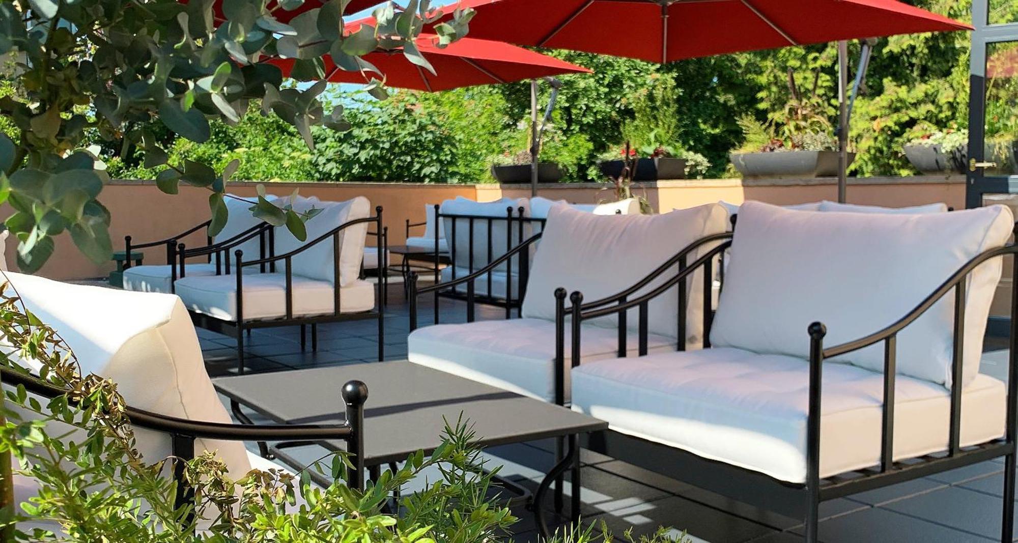 Victor'S Residenz-Hotel Schloss Berg Nennig Bagian luar foto The patio at the Hotel Valley Ho