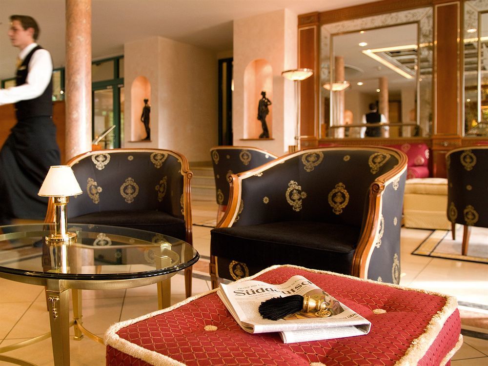 Victor'S Residenz-Hotel Schloss Berg Nennig Bagian luar foto Lobby